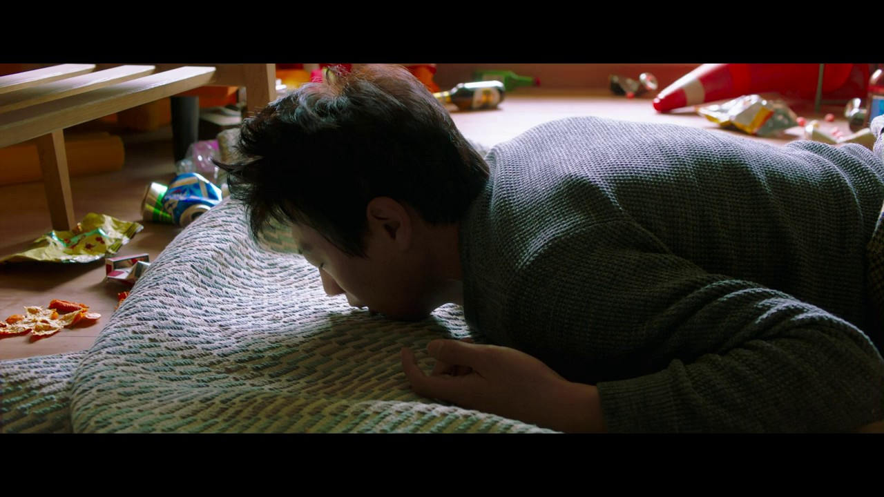 Crazy Romance (2019) BluRay Hindi + Tam + Tel + Kor 720p AVC AAC 2.0 ESub.mkv.0000